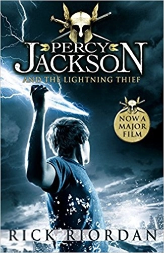 Rick Riordan எழுதிய Percy Jackson (1) : The lightning thief - Book Cover