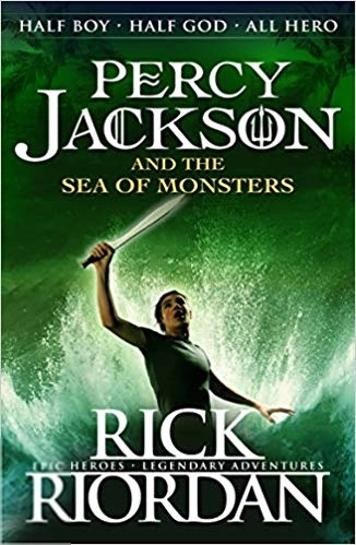 Rick Riordan எழுதிய Percy Jackson 2: The Sea of Monsters - Book Cover