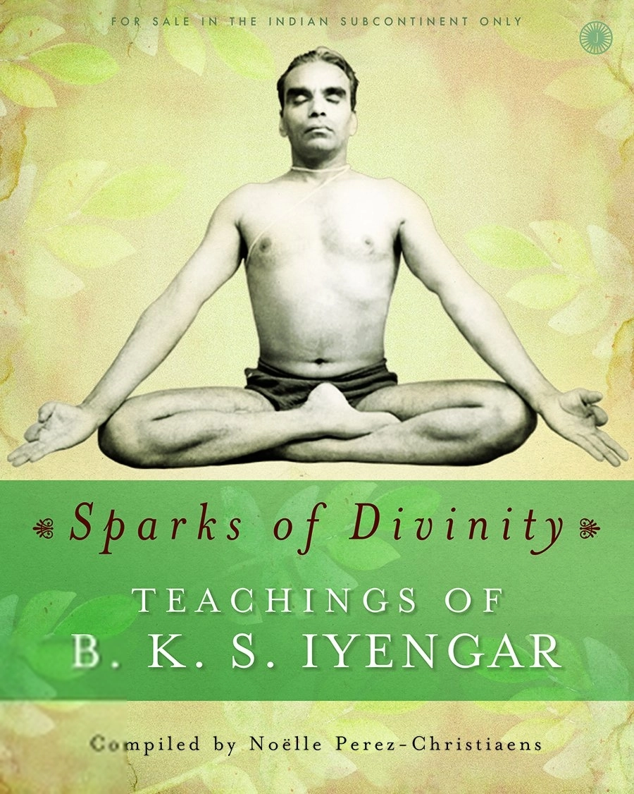 Noëlle Perez-Christiaens எழுதிய Sparks of Divinity - Teachings of B. K. S. Iyengar - Book Cover